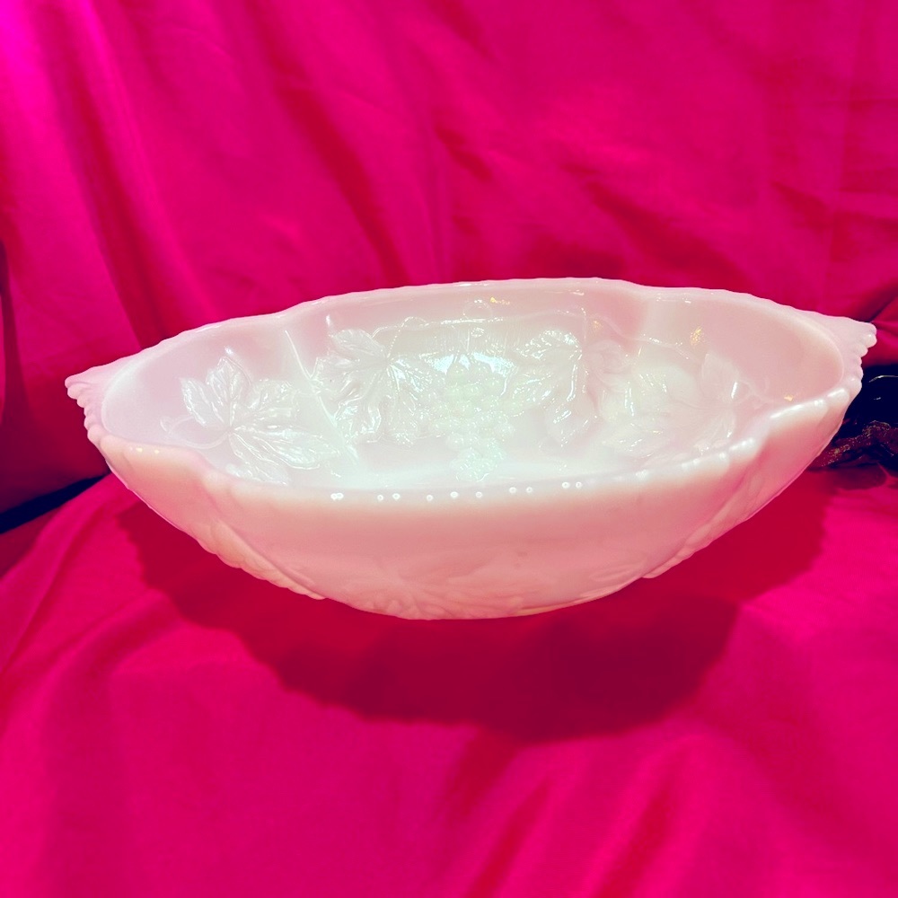 Anchor Hocking Fire King  wite Milk Glass Bowls / Fruit & Leaf. Vintage